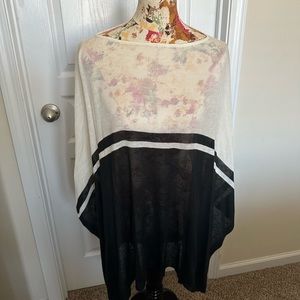 RALPH LAUREN BLACK & WHITE STROED SHAWL/WRAP